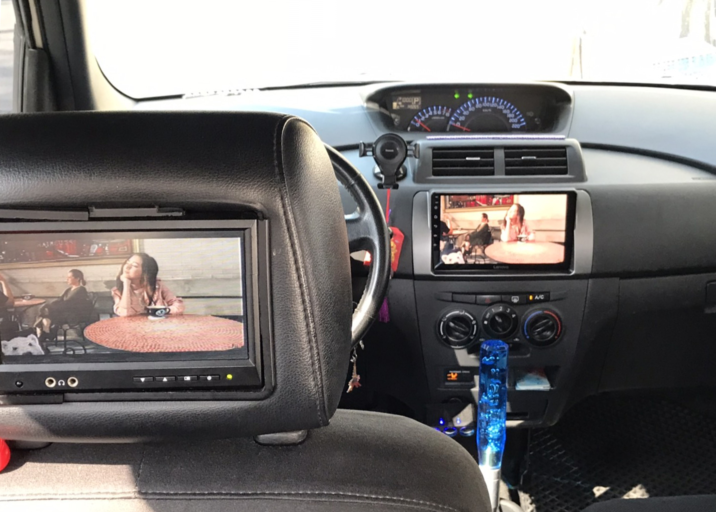 影像輸出至頭枕螢幕